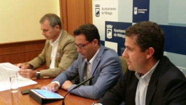 Carlos Conde, Paco Pomares y Julio Andrade en la presentación de la moción